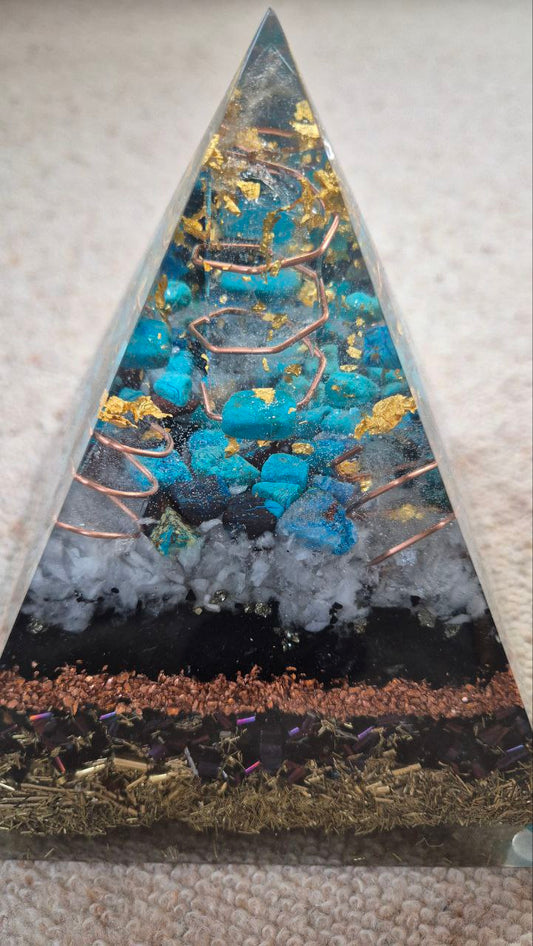 Orgonit-Pyramide mit BergkristallSpitze - ca. 2,4 kg