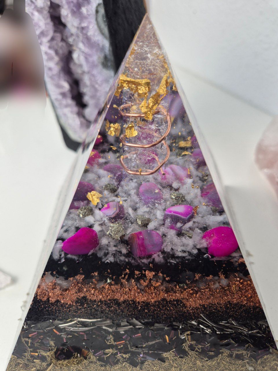 Orgonit-Pyramide mit BergkristallSpitze - ca. 2,4 kg