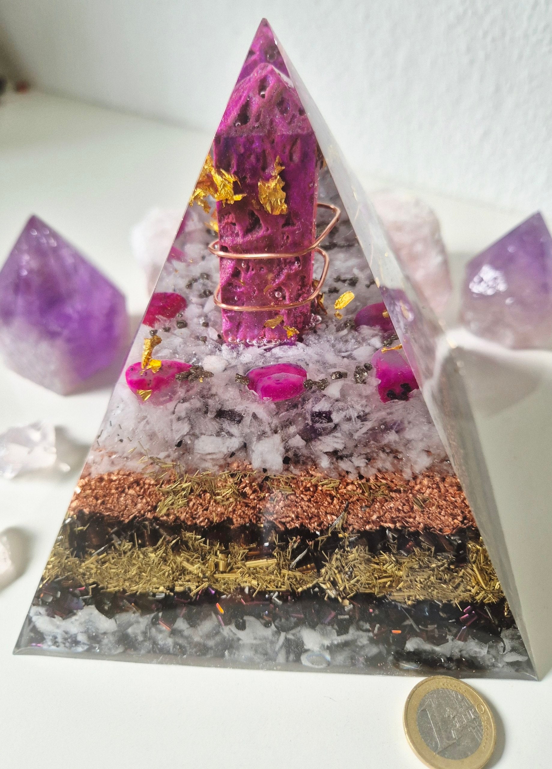 Orgonit-Pyramide Universum, Detailansicht