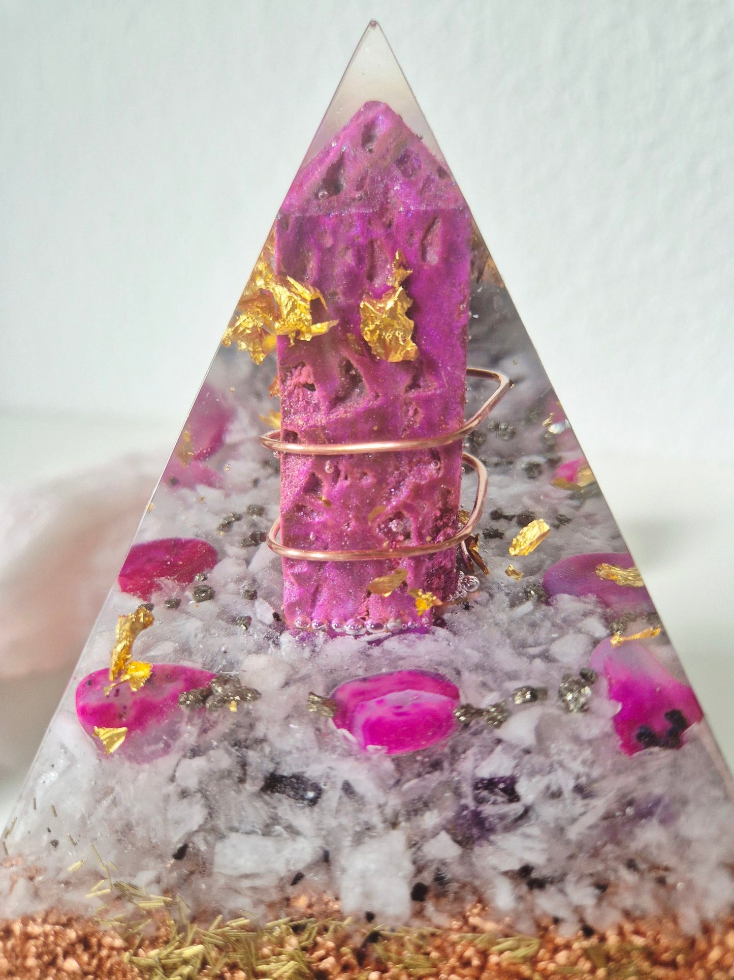 Orgonit-Pyramide Universum, Nahaufnahme der funkelnden Spitze