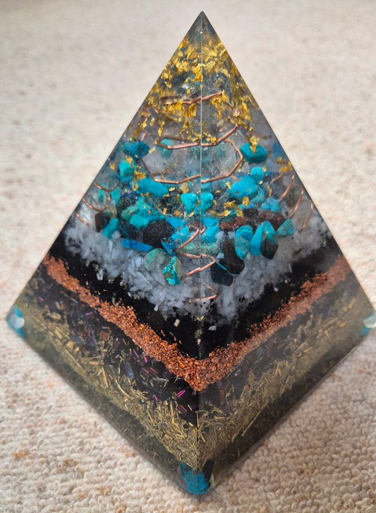 Orgonit-Pyramide mit BergkristallSpitze - ca. 2,4 kg