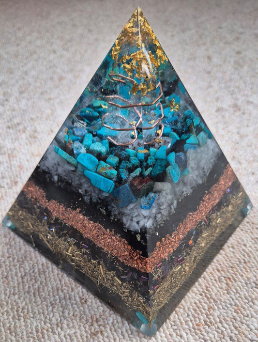 Orgonit-Pyramide mit BergkristallSpitze - ca. 2,5 kg