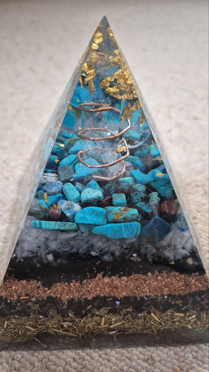 Orgonit-Pyramide mit BergkristallSpitze - ca. 2,5 kg