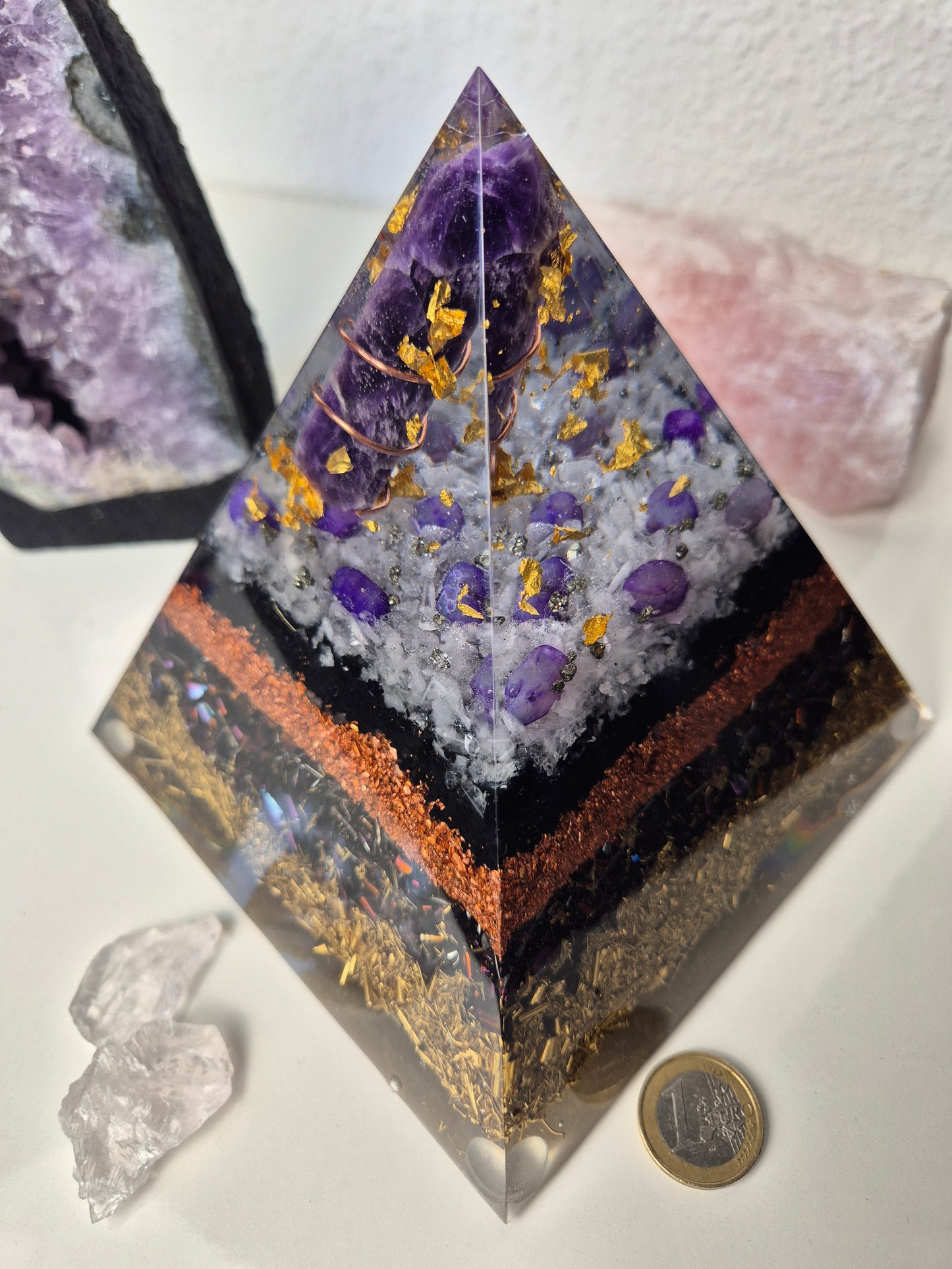 B-Ware- Amethyst Pyramide - ca. 2,2 kg