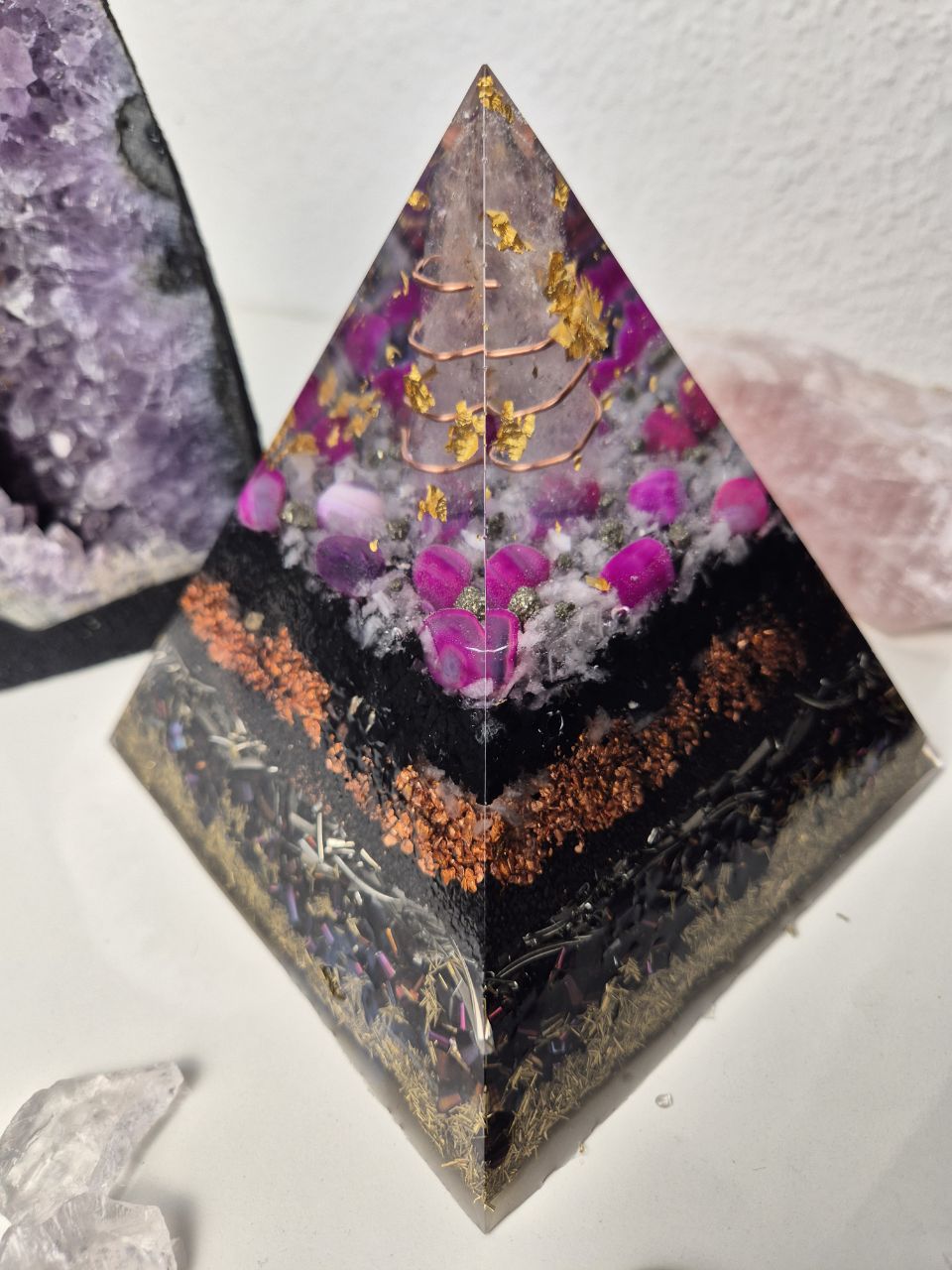 Orgonit-Pyramide mit BergkristallSpitze - ca. 2,5 kg