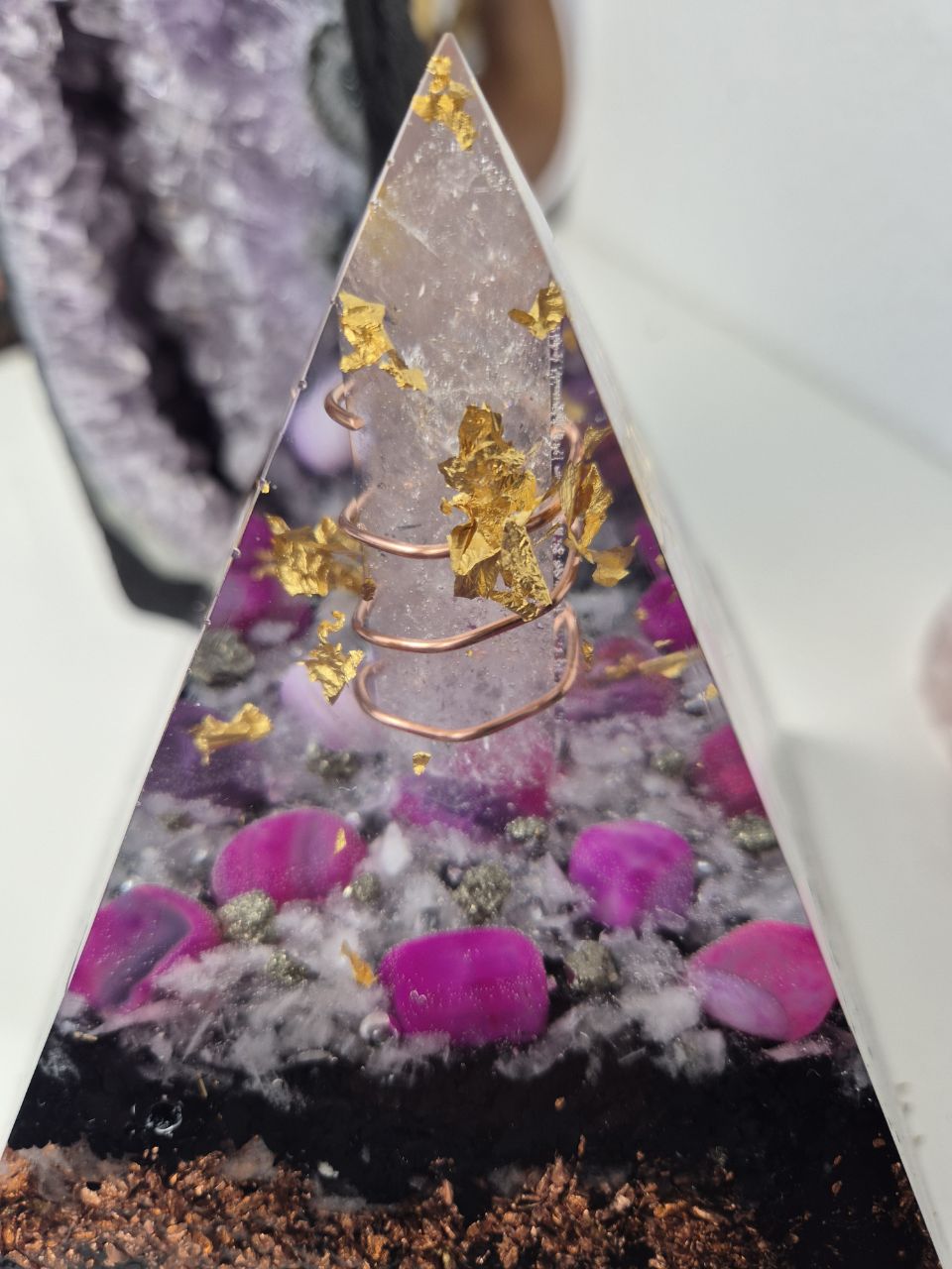 Orgonit-Pyramide mit BergkristallSpitze - ca. 2,5 kg