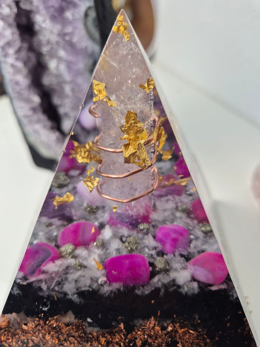 Orgonit-Pyramide mit BergkristallSpitze - ca. 2,5 kg