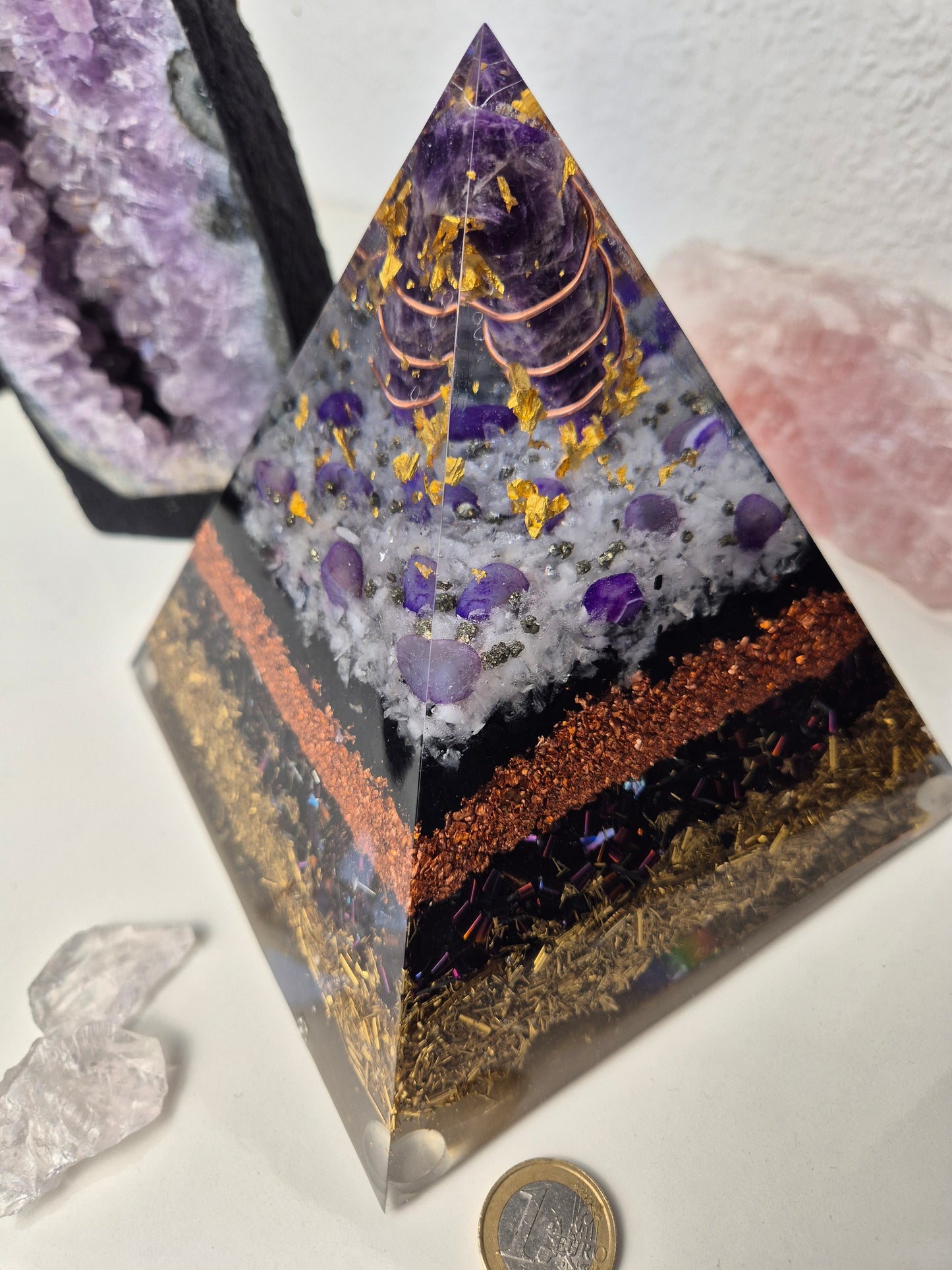 B-Ware- Amethyst Pyramide - ca. 2,2 kg